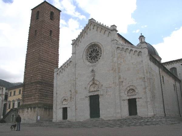 Il campanile del duomo di Pietrasanta? L'ha costruito Michelangelo