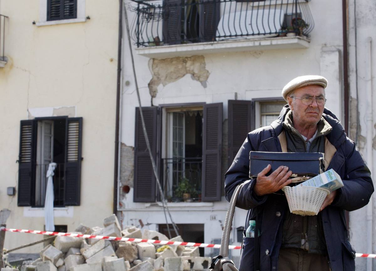 Cdm: 400 euro al mese 
alle famiglie sfollate 
Sospesi bollette e mutui