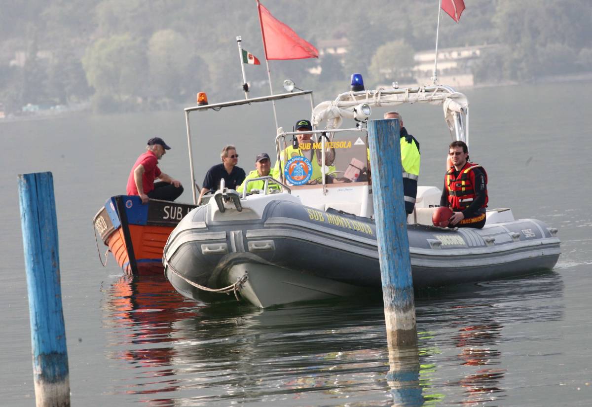 Iseo, si rovescia off-shore: recuperati due corpi