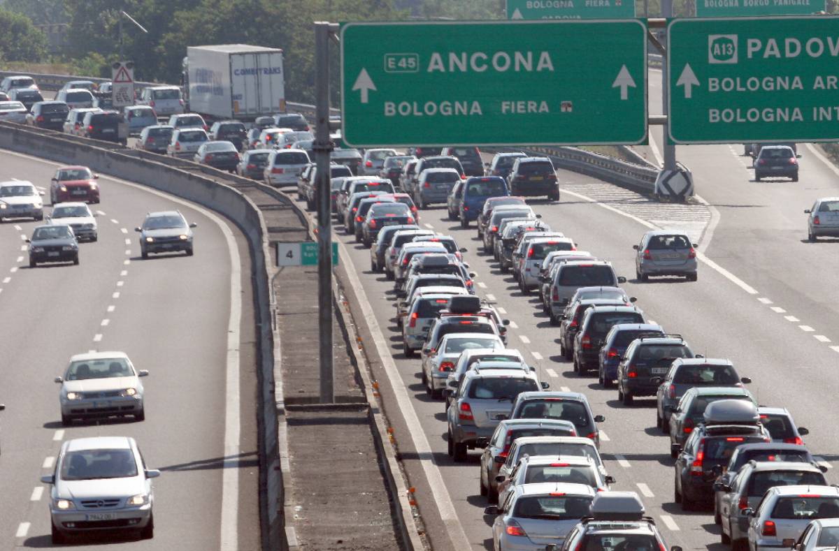 Traffico, esodo di Pasqua: 
rallentamenti sulle autostrade