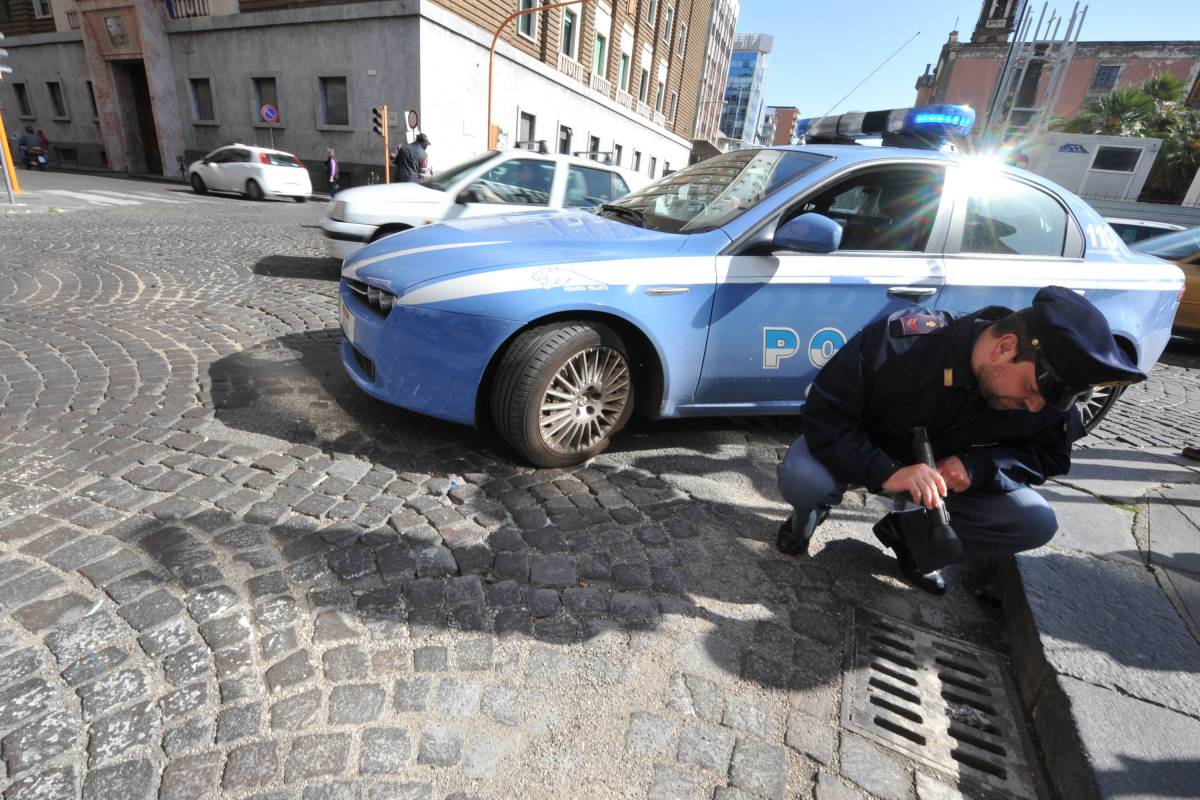 Napoli, fa i complimenti 
a una ragazza: ucciso