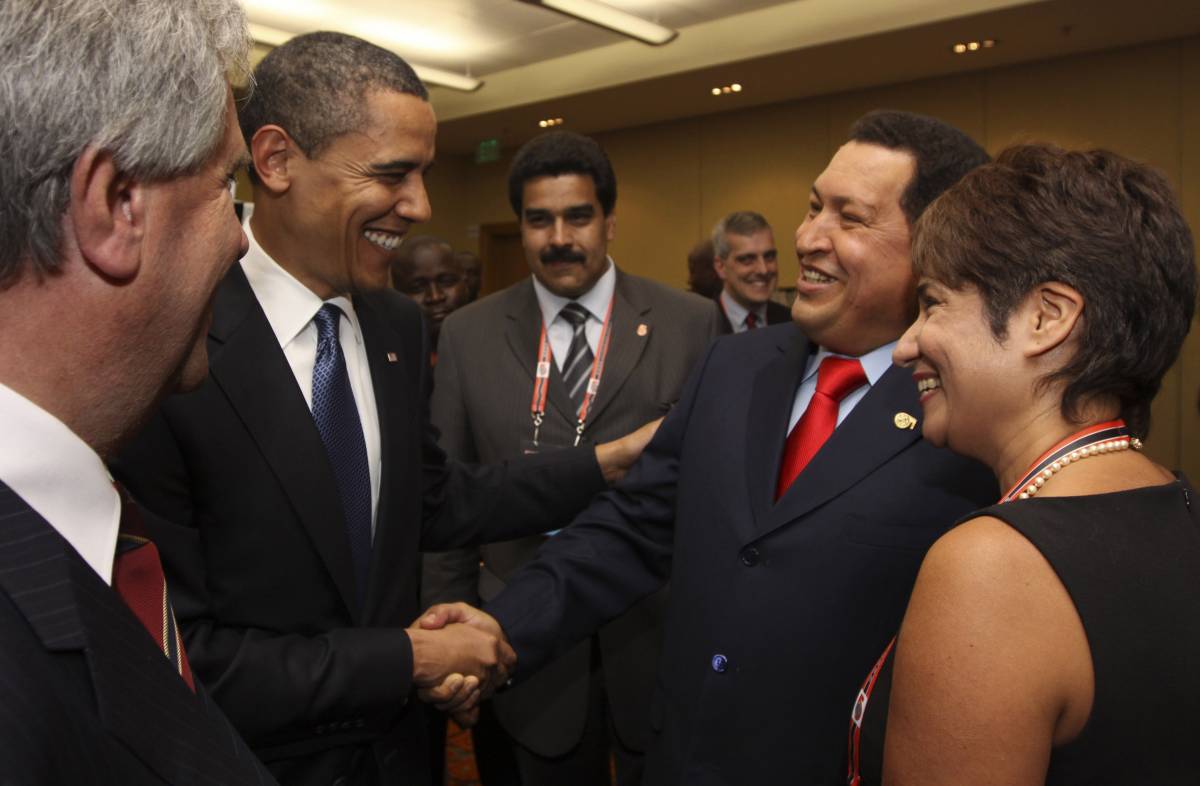 Americhe, al summit 
Obama apre a Cuba 
e dà la mano a Chavez