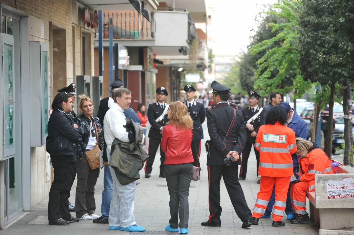 Sparatoria a Ladispoli: 
uccisi due avvocati 
E' caccia a un cliente