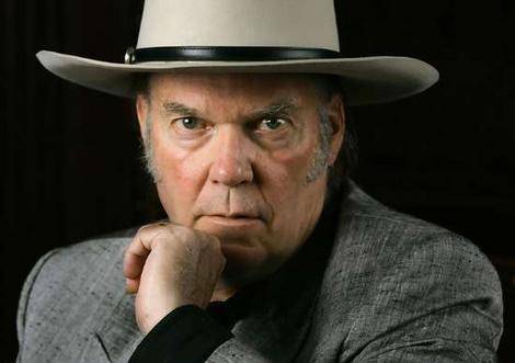 Torna Neil Young: rock da strada di un hippie che non s’arrende