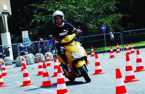 Guida sicura In pista   in Piazzale Kennedy  per la sicurezza stradale