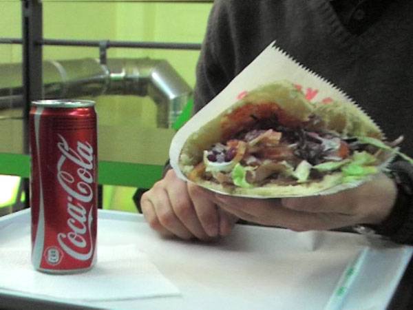 Ma di notte si può mangiare solo il kebab