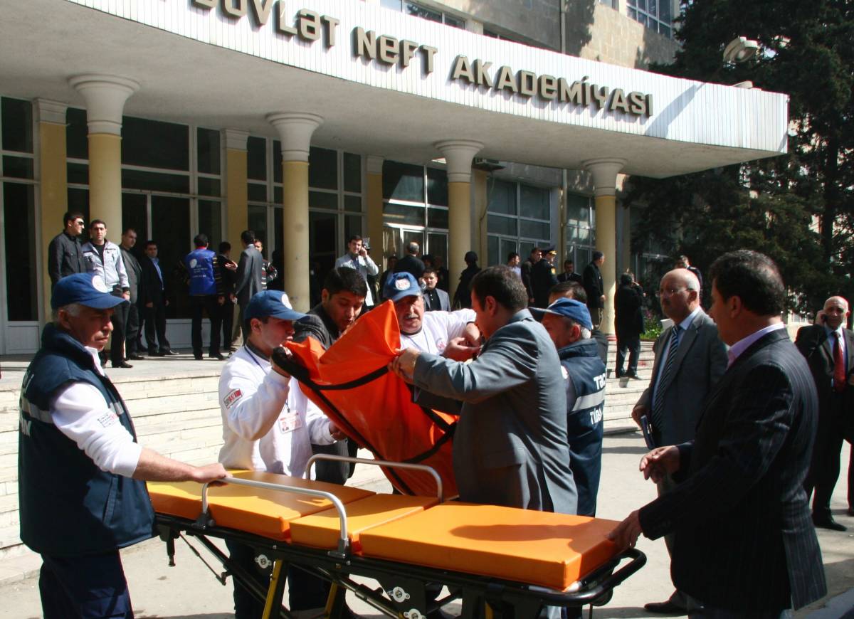 Baku, strage in università 
17 vittime e 10 feriti