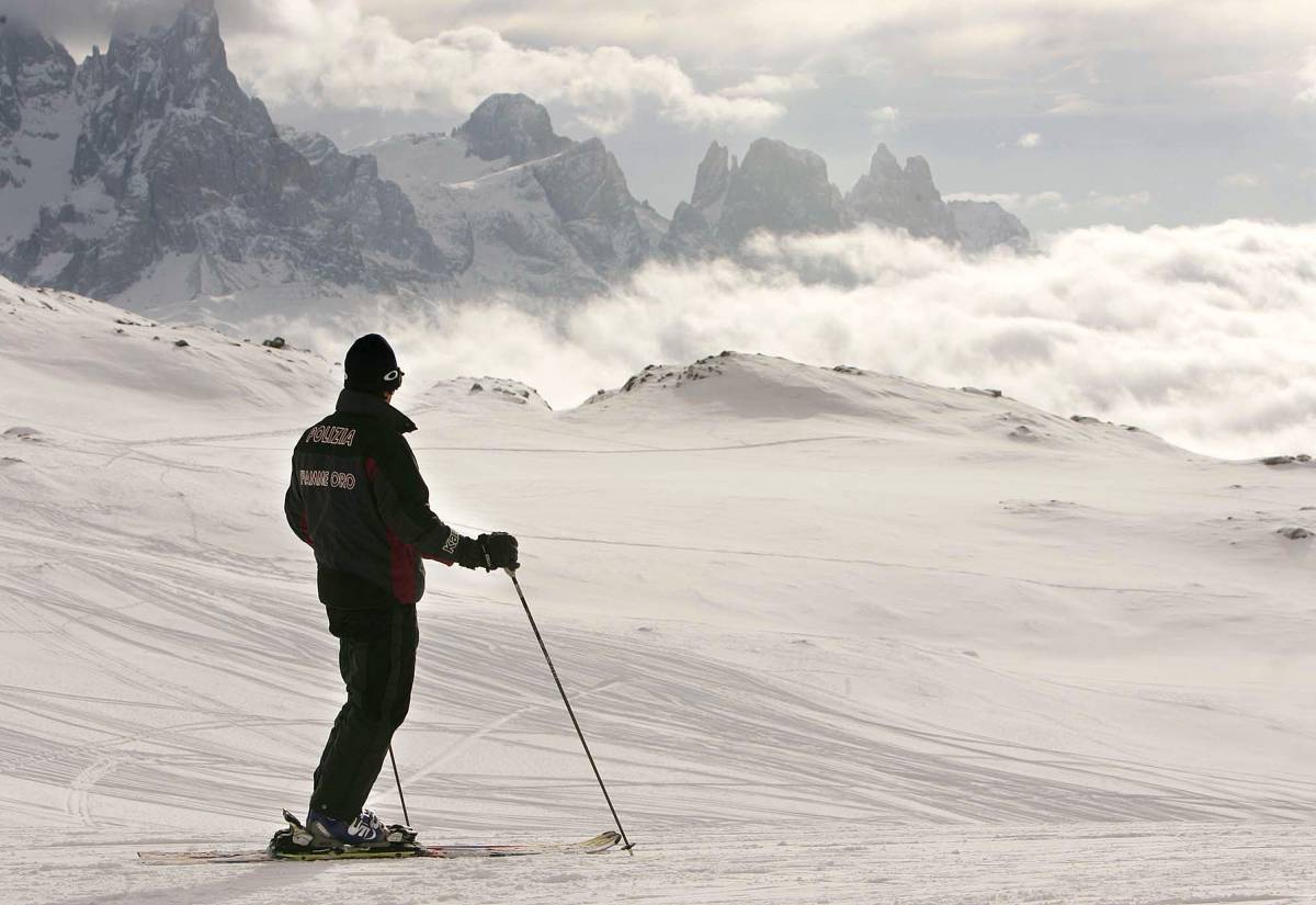 Alpinista in motoslitta muore nel lago ghiacciato