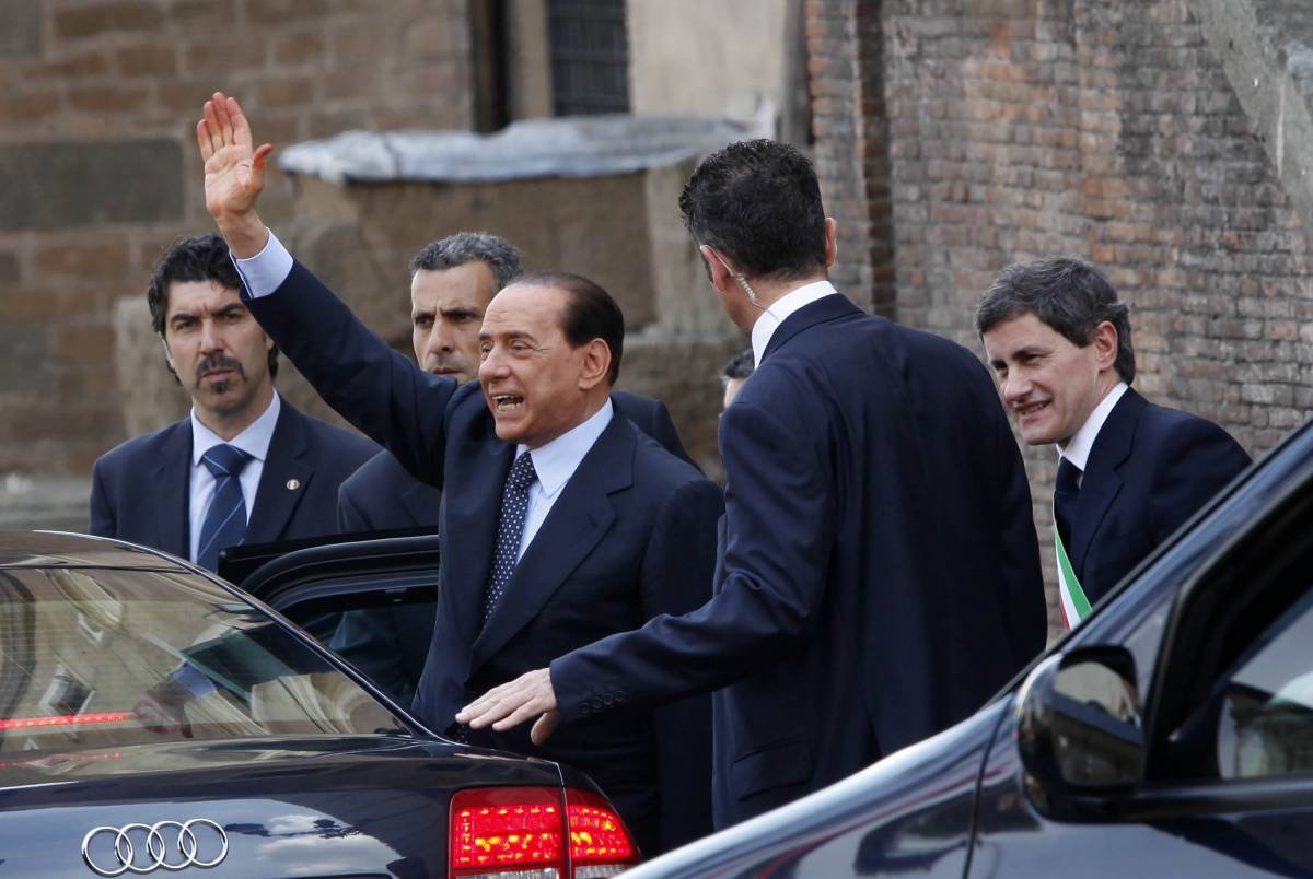Berlusconi: divorzio fatto privato, consenso sale