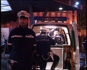 Napoli, scontri tra abusivi e polizia