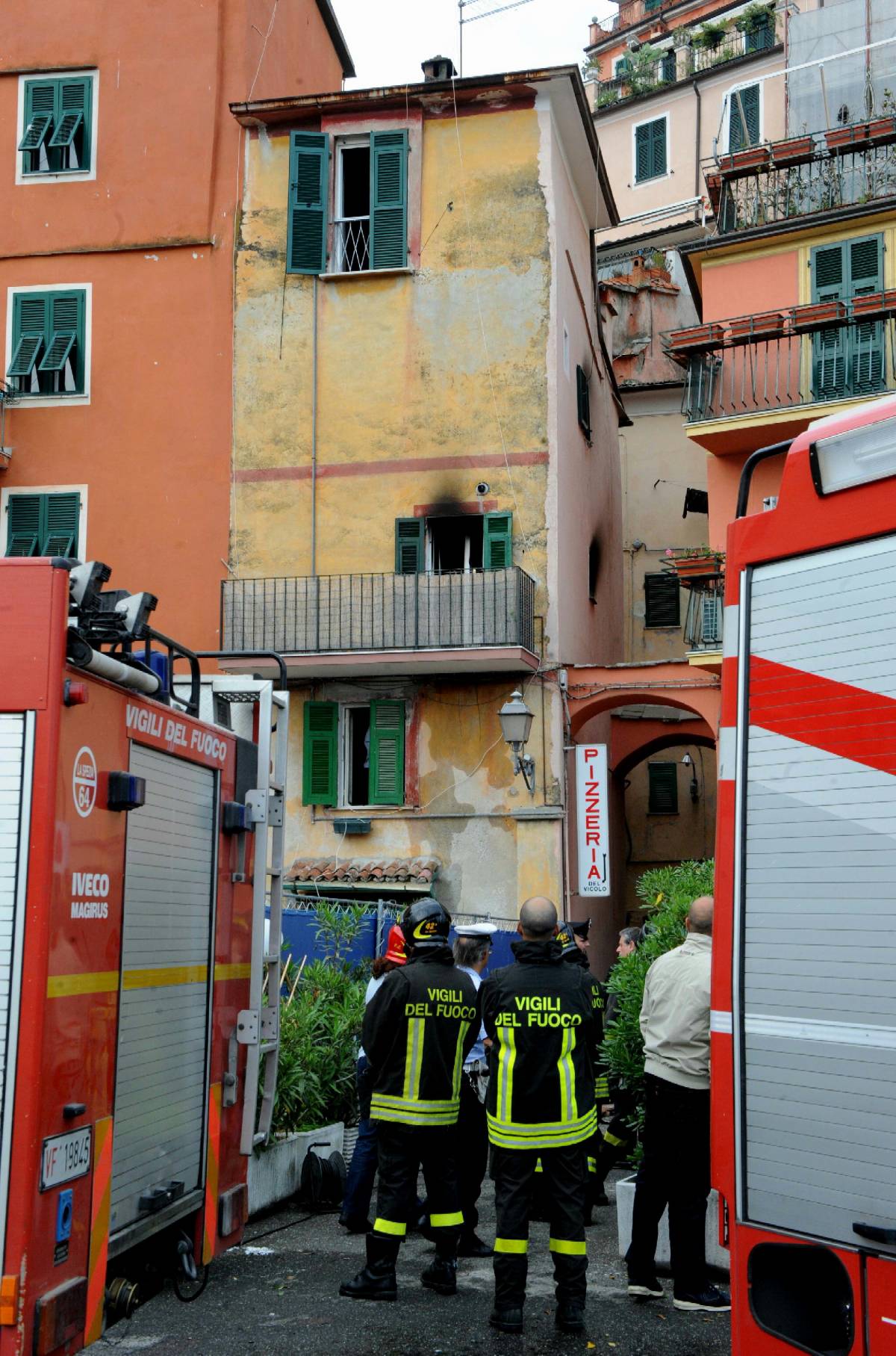 La Spezia, dà alle fiamme materasso  
e uccide nonna e nipotina di 7 anni