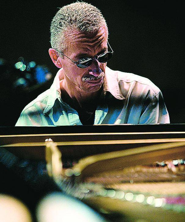 Keith Jarrett a Napoli Al San Carlo un piano che vale cinque bis