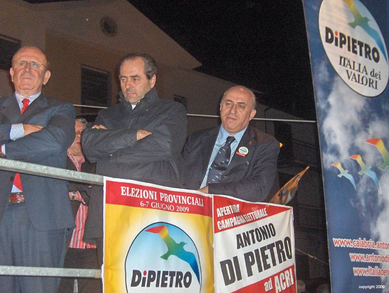 Di Pietro, comizi con un condannato