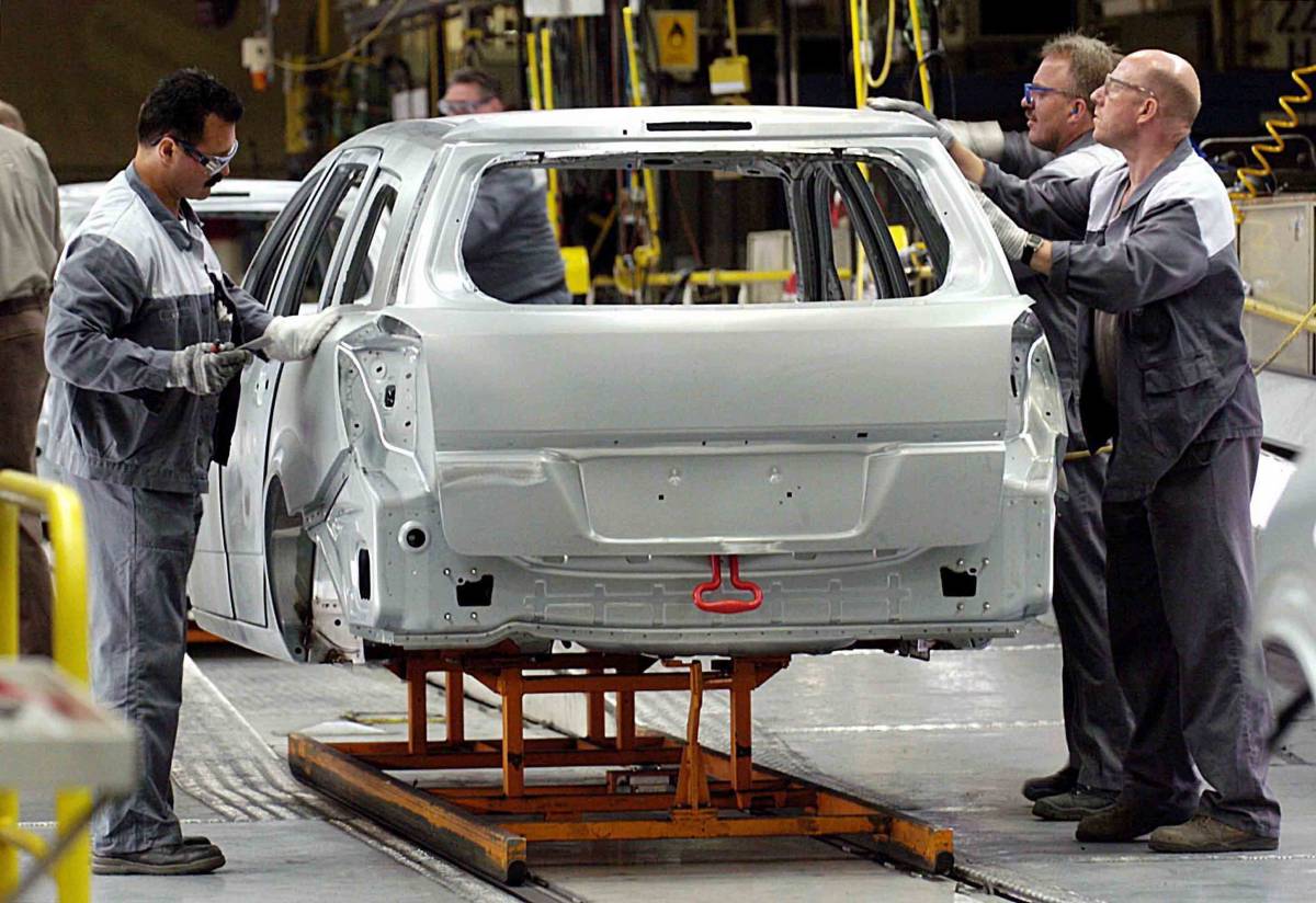 Berlino, scontro su Opel: "Insufficienti le offerte"