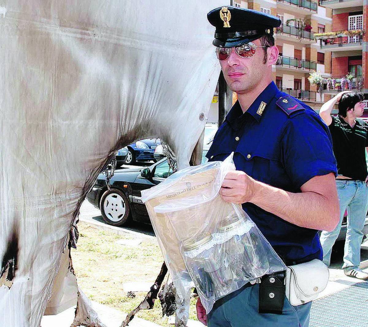 Alla Montagnola la campagna contro il Pdl a colpi di molotov
