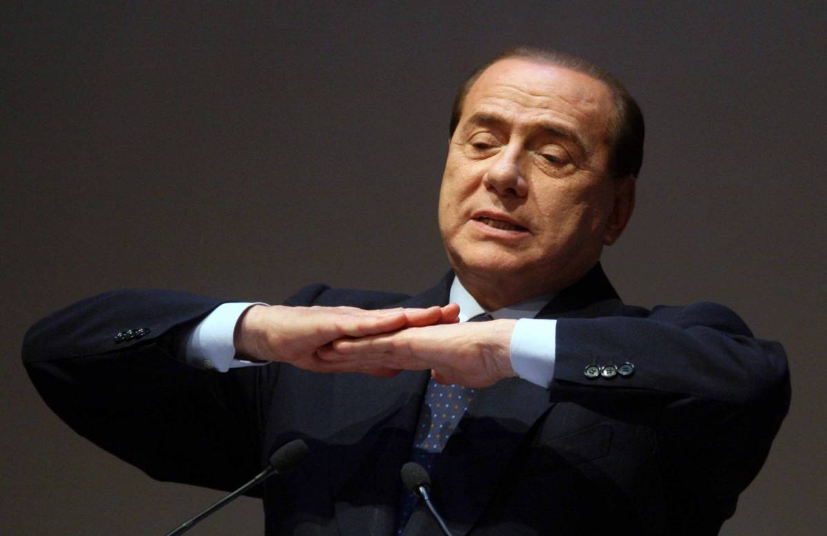 Berlusconi all'attacco: 
"Giudici sono eversivi" 
L'Anm: "Basta insulti"