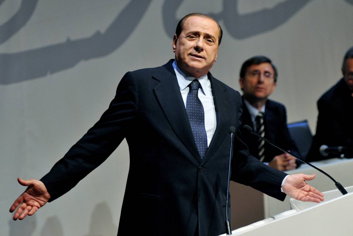 Europee, Berlusconi: 
"I giornali di sinistra? 
Scendiletto del Pd"