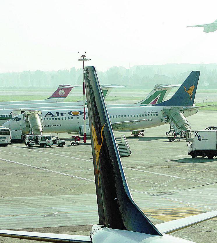 «Linate, troppo rumore dal traffico aereo» In rivolta i residenti delle vie intorno allo scalo