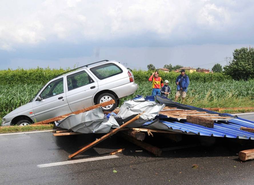 Maltempo: temporali 
e forte vento, danni 
e 25 feriti al Nord