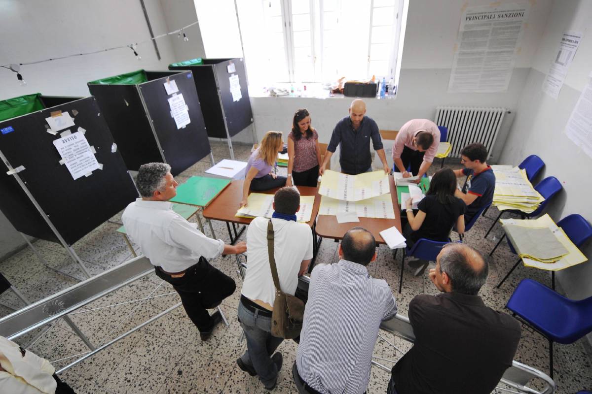 Risse, defezioni e seggi ancora aperti: caos a Bari