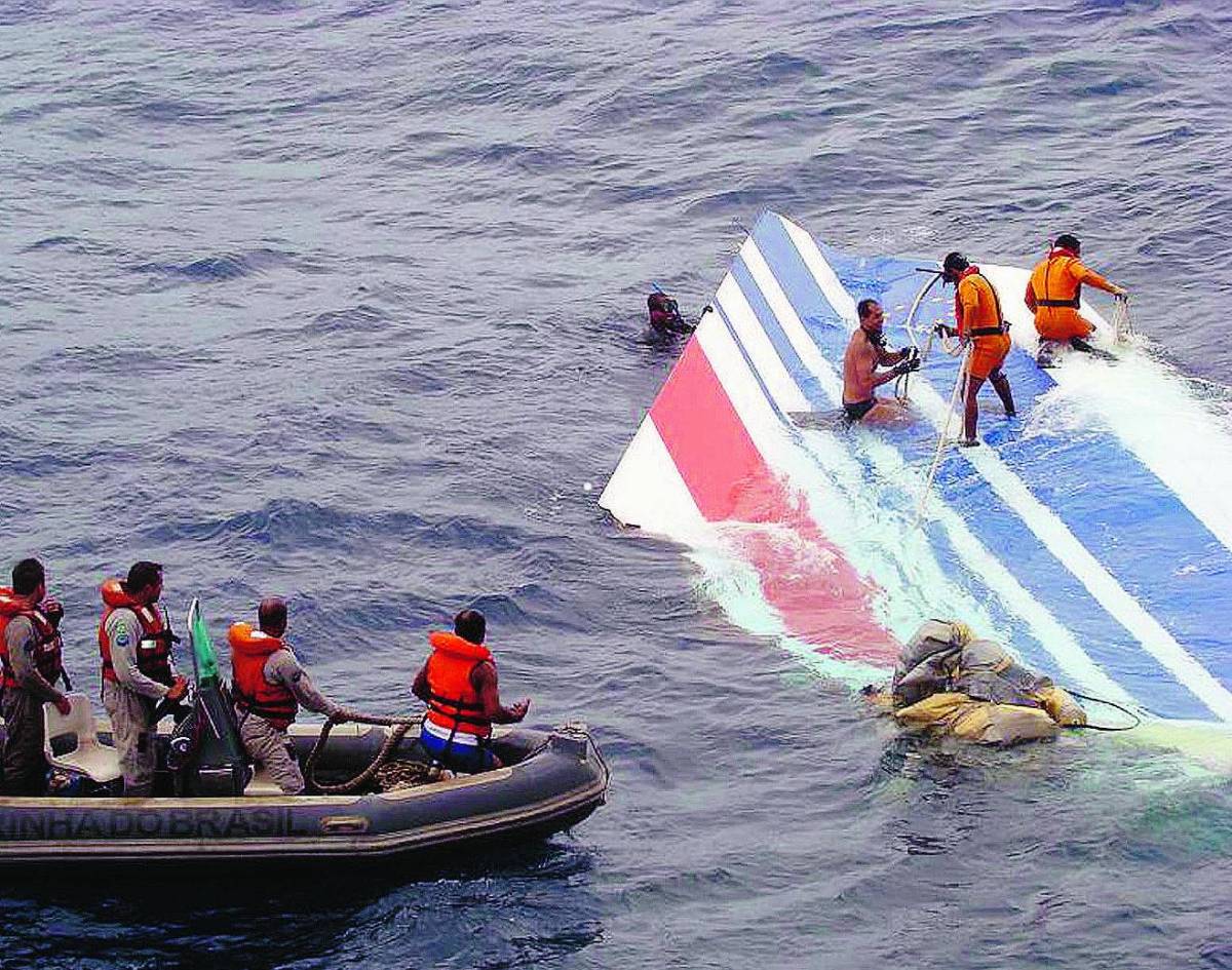 La donna inseguita dal destino Si salva dal jet, muore in auto