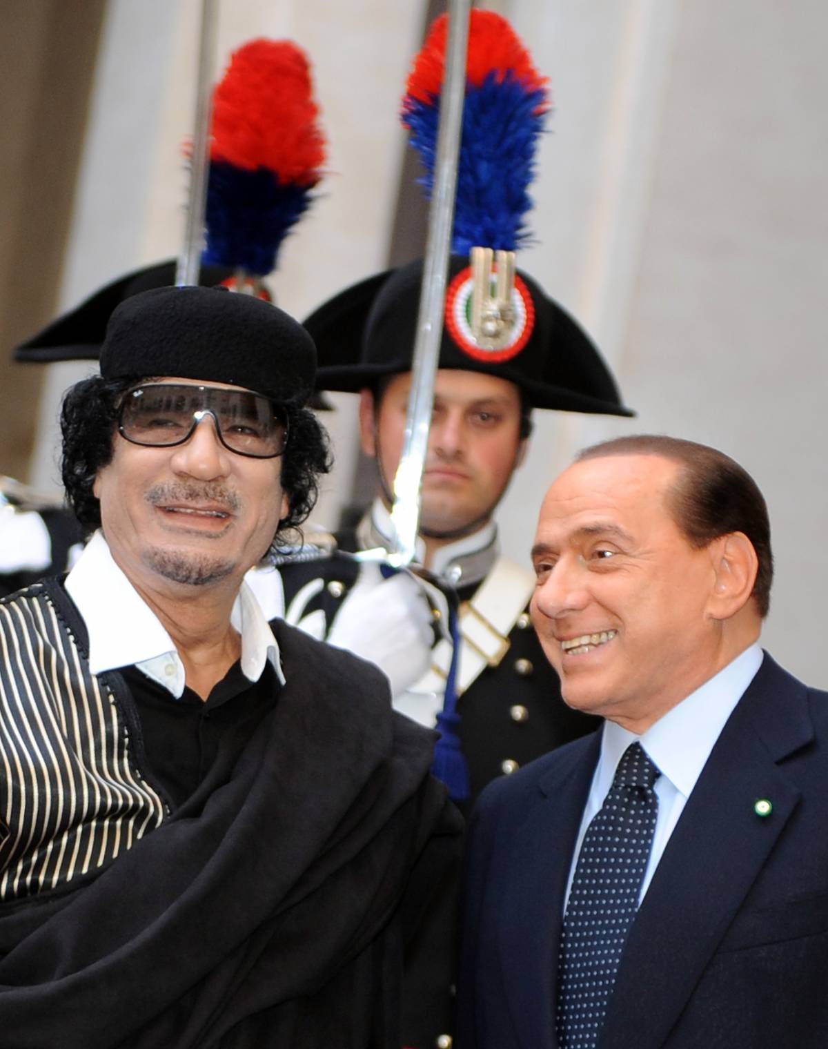 Gheddafi da Berlusconi: "Grazie, siamo amici" 
Polemiche, niente aula del Senato al Colonnello