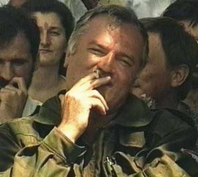 Mladic a passeggio per Belgrado