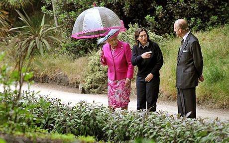 Frutta e verdura a Buckingham 
La regina imita Michelle Obama