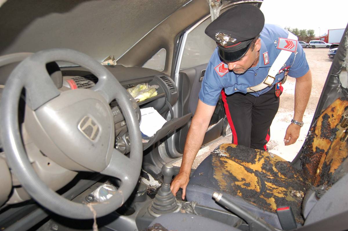 Bari, incendiata l'auto di Barbara Montereale 
Video-scoop dell'Espresso: il premier che canta