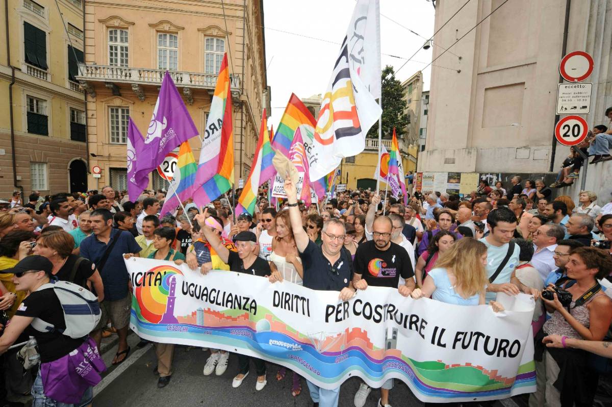 Gay Pride, in decine di migliaia invadono Genova