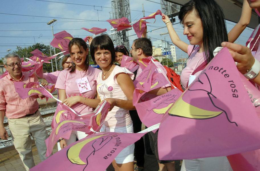 Musica, arte e comicità 
per la Notte Rosa 2009