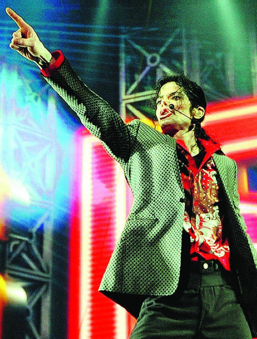 Ballo di massa all’ippodromo per ricordare Michael Jackson