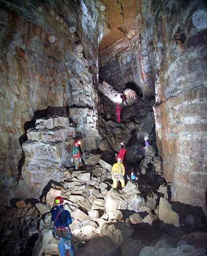 Campania, tre speleologi 
bloccati in una grotta: 
"Sono vivi e stanno bene"