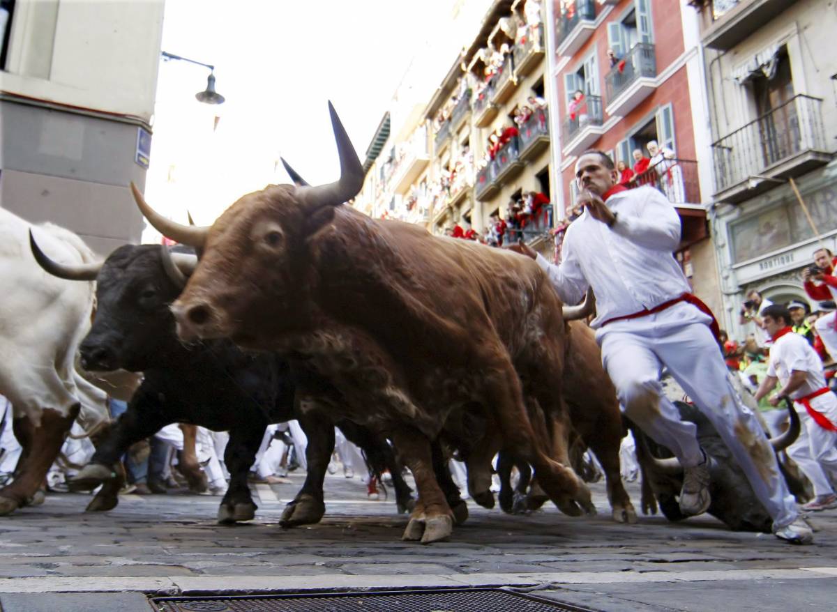 Tragedia alla festa di Pamplona 
Un giovane muore incornato dal toro