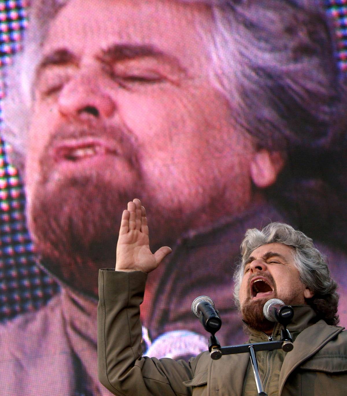 Pd, Beppe Grillo si candida. Fassino: "Boutade"