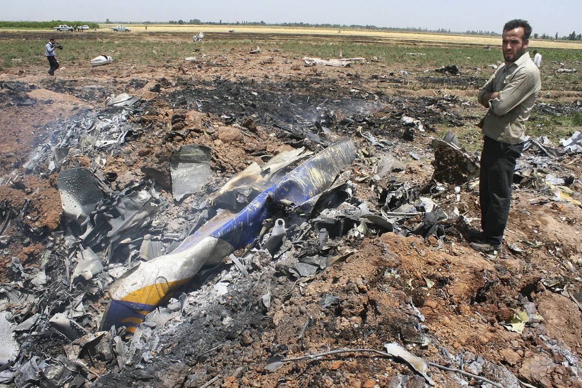 Iran, aereo esploso in volo 
Tutti morti i 168 a bordo