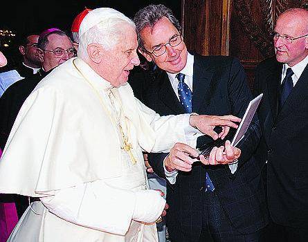 Il pc? No, il Papa è «poco tecnologico»