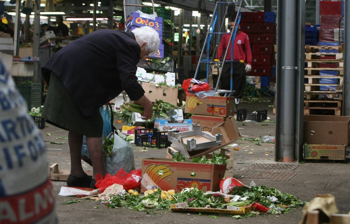 Istat: povertà assoluta 
per 2,9 milioni di italiani 
Famiglie, il 13,6% in crisi