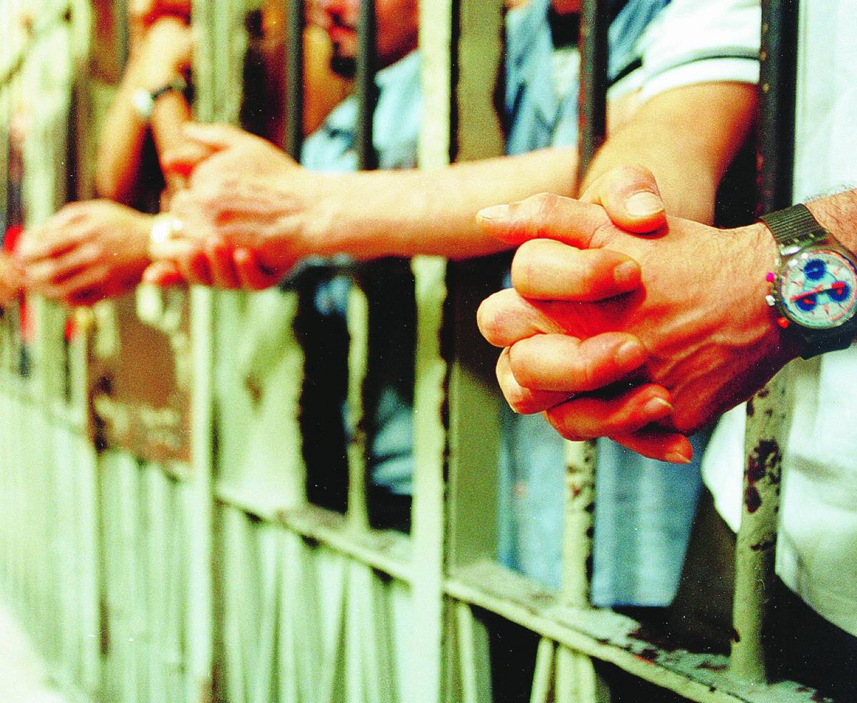Troppi in cella: l’Italia risarcisce il detenuto