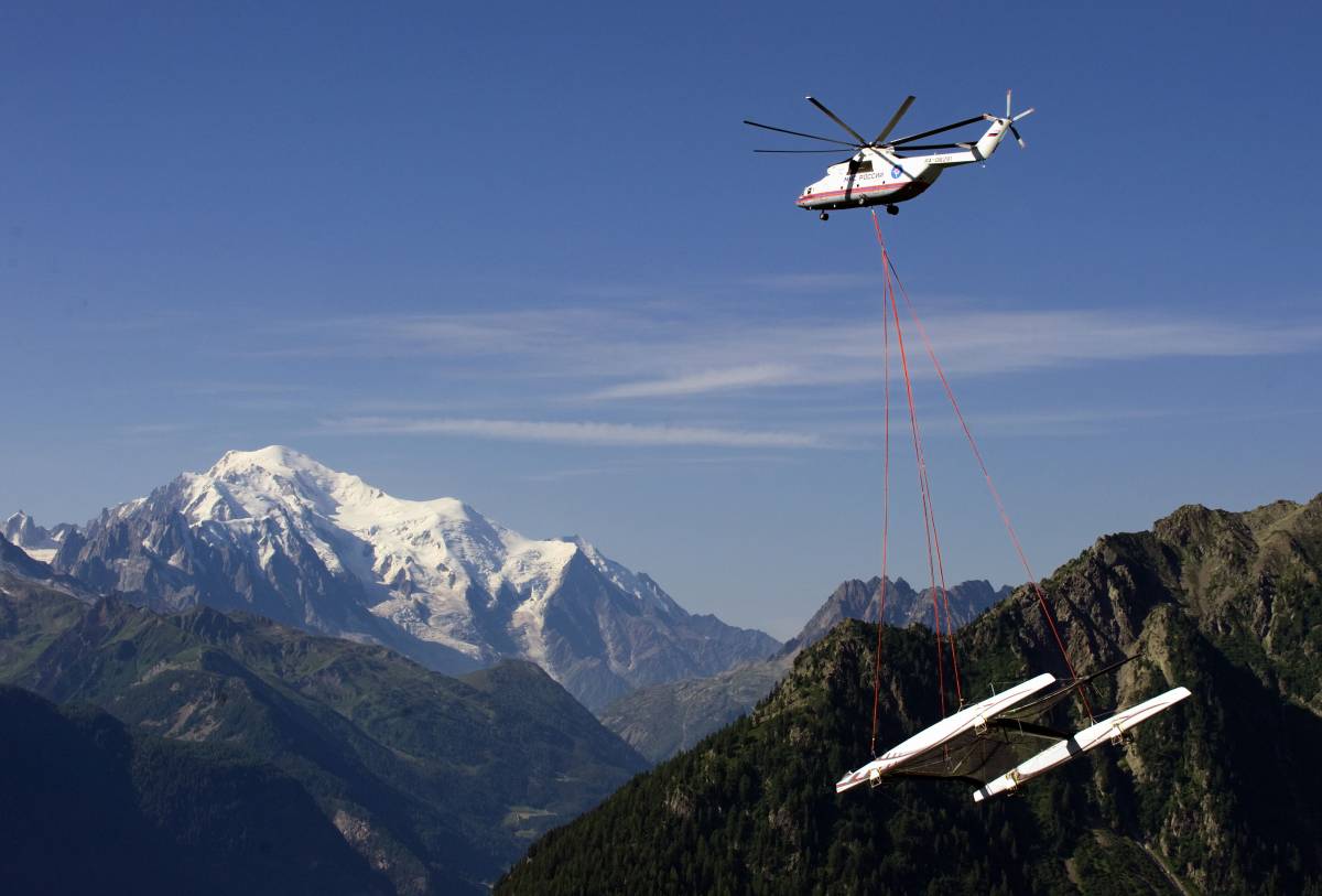 Alinghi è in volo sull'Italia 
E la sfida inizia tra le nuvole