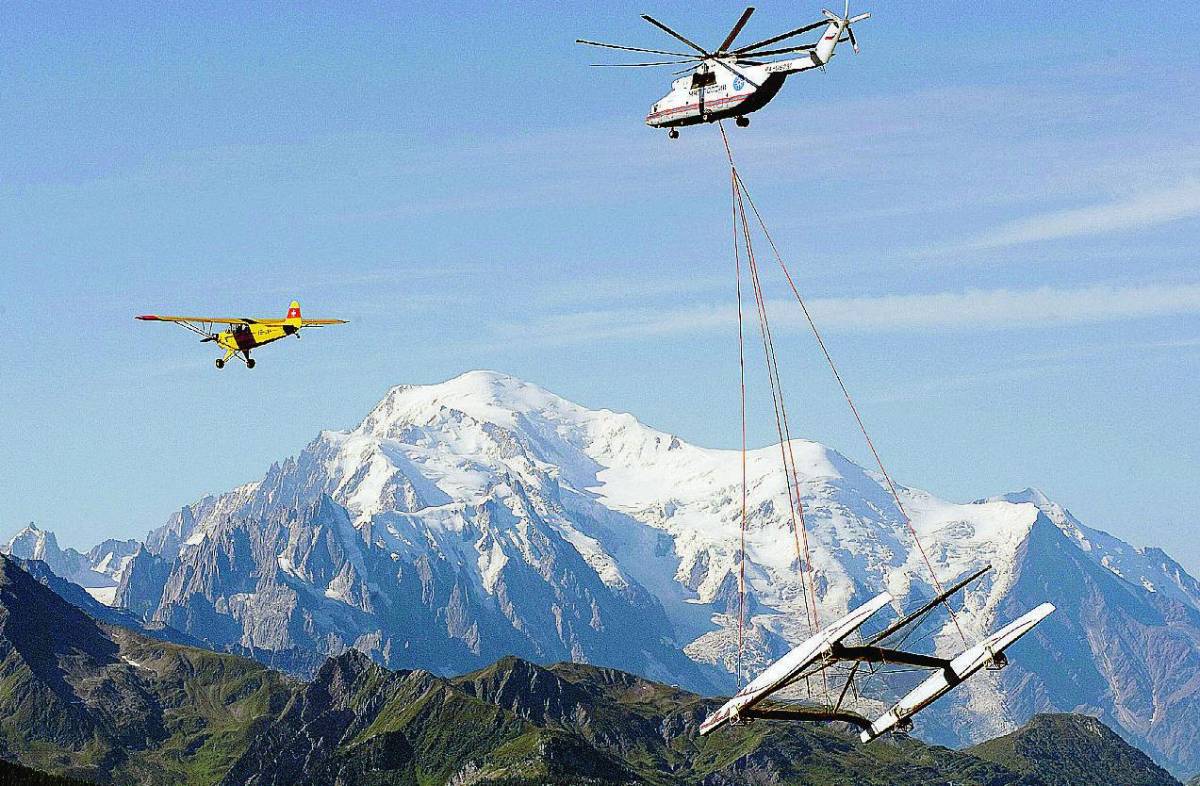 Dalle Alpi al mare: Alinghi plana a Genova con l’elicottero