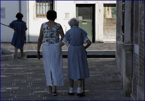 Badanti e colf, in regola con quattro mosse