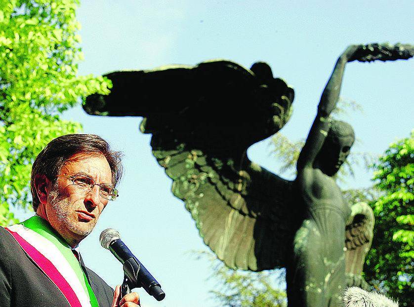 Il sindaco dell’Aquila indagato per l’appalto sospetto