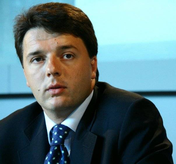 Spese folli per Renzi: una poltrona da 2.200 euro