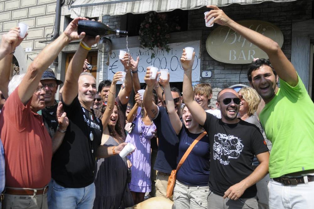 Superenalotto, a Bagnone caccia al "re Mida" 
che ha vinto 148 milioni