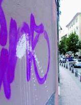 Sfoga sui muri di Alassio le proprie pene d’amore