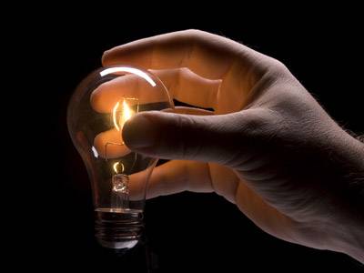 Al bando le vecchie lampadine 
in Europa solo basso consumo: 
con risparmi di elettricità del 40%