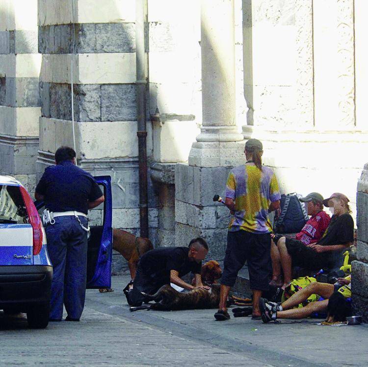 Quando i poliziotti agiscono e la sindaco si gira dall’altra parte