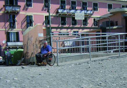 Sturla, dove il mare diventa a portata di disabile