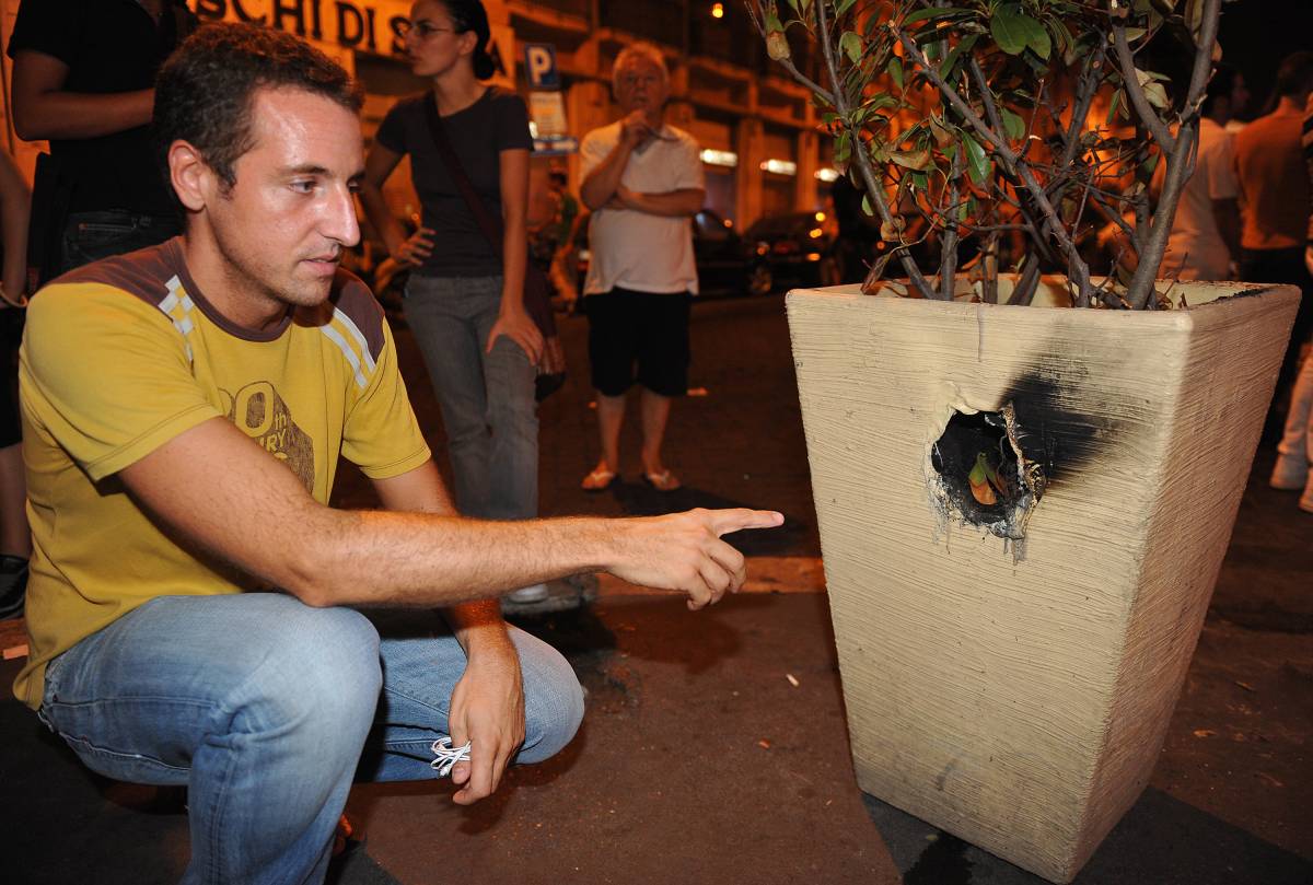 Esplosione in Gay street: 
lanciate delle bombe carta 
Procura apre un fascicolo